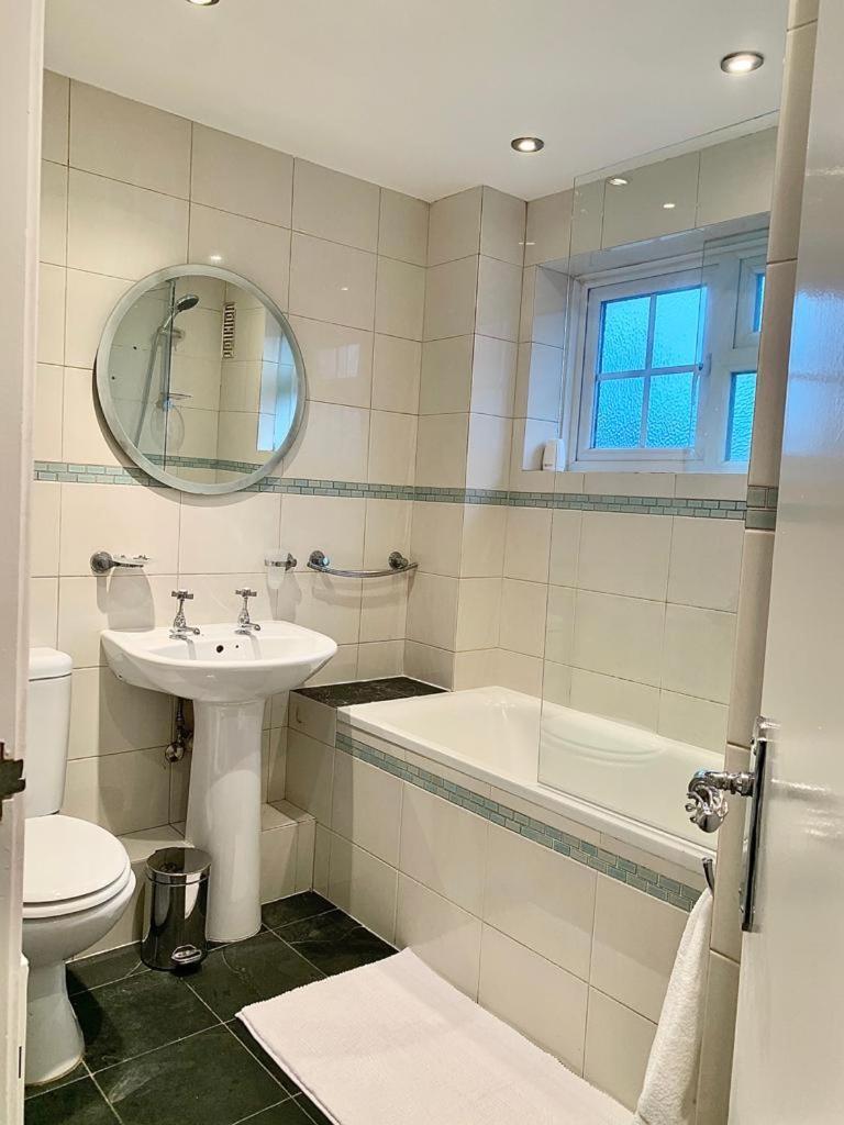 Ttsa- Essential 1 Bedroom Balham-free Parking London
